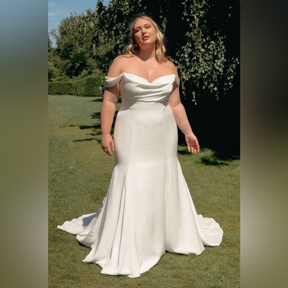 Off the shoulder Jenny Yoo wedding dress, plus size